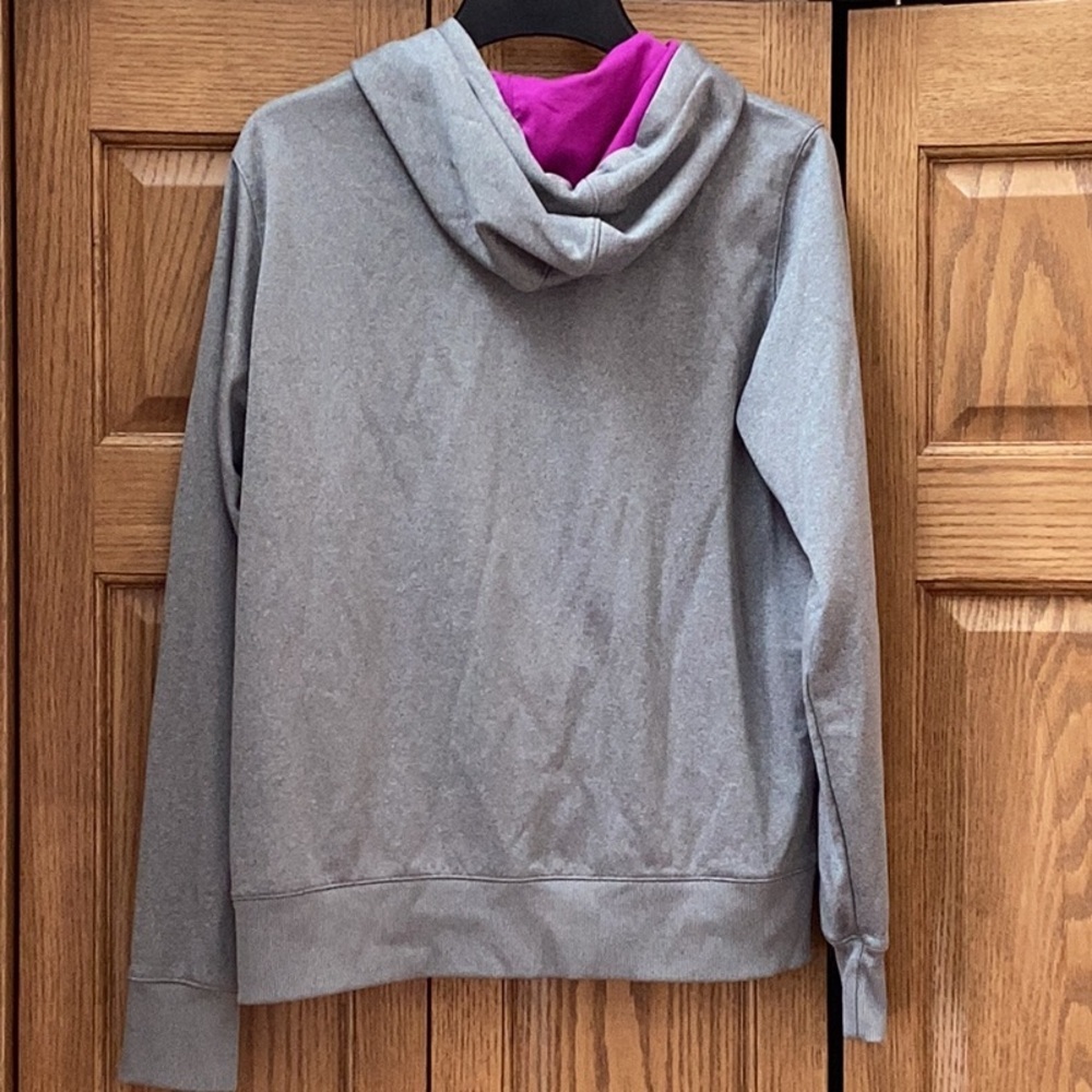Under Armour storm, gray Hoodie with neon pink Emblem. Women’s size large - Picture 2 of 12